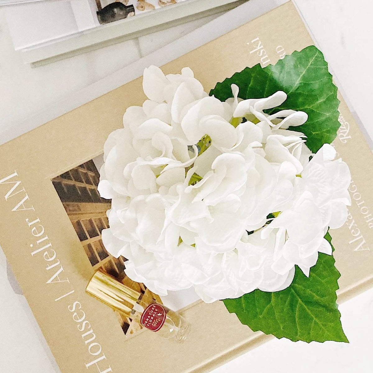 Artififical hydrangea flower with perfume